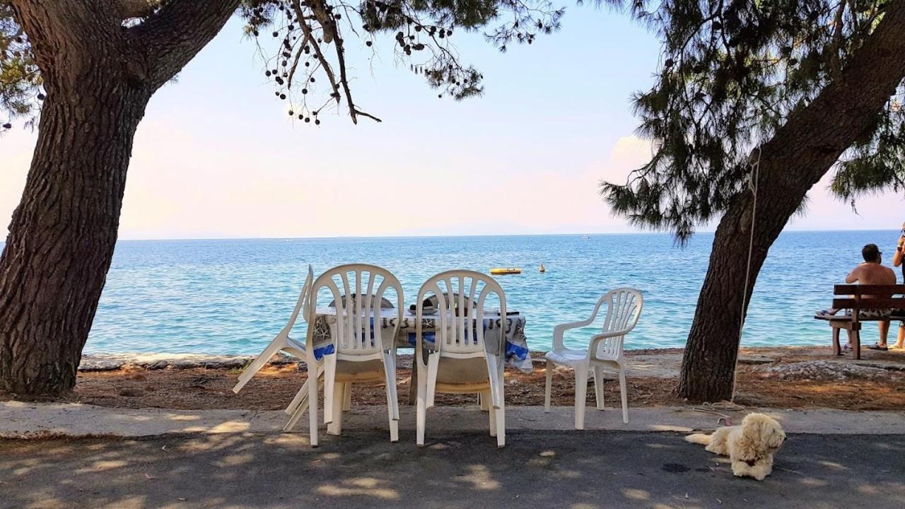 Yard Of Epicurus - η αυλή του επίκουρου Kato Gatzea